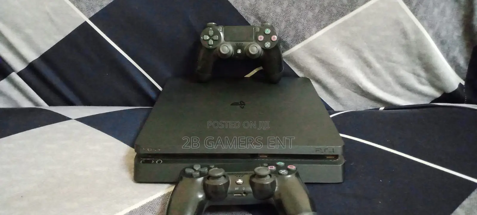 2 Pads, Console(Ps4 Slim)