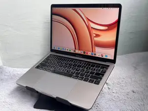 Laptop Apple MacBook Pro 2018 16GB Intel Core I7 SSD 512GB