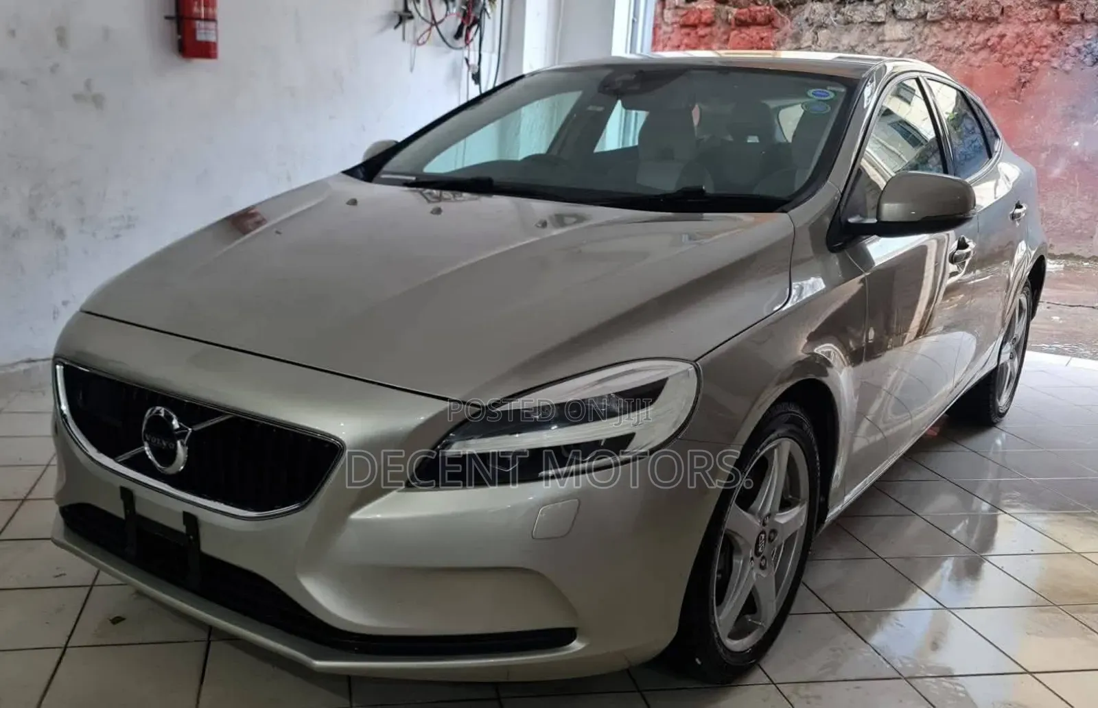 Volvo V40 2019 Silver