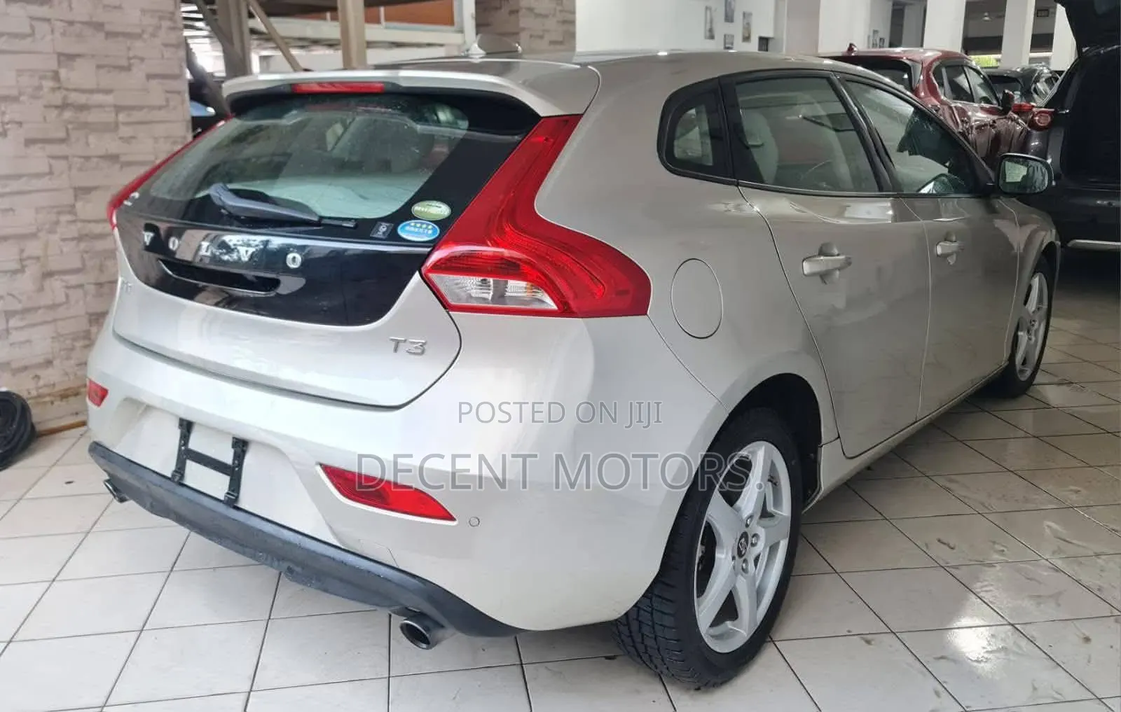 Volvo V40 2019 Silver