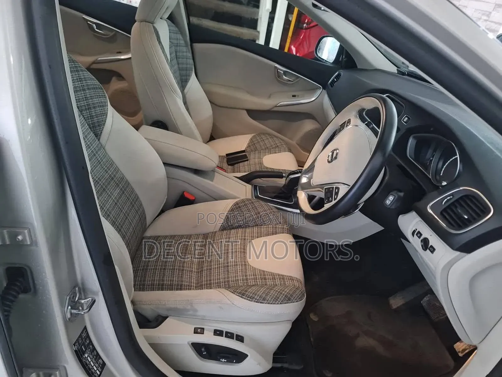 Volvo V40 2019 Silver