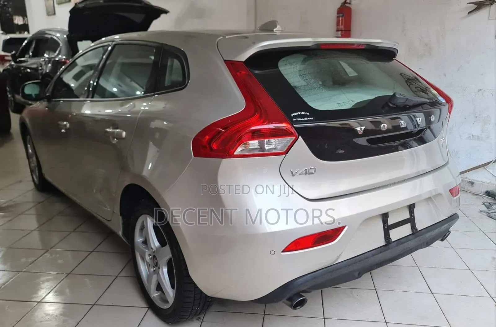 Volvo V40 2019 Silver