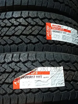 235/65 R17 Maxxis Razr At781