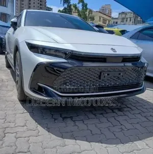 Toyota Crown 2023 White
