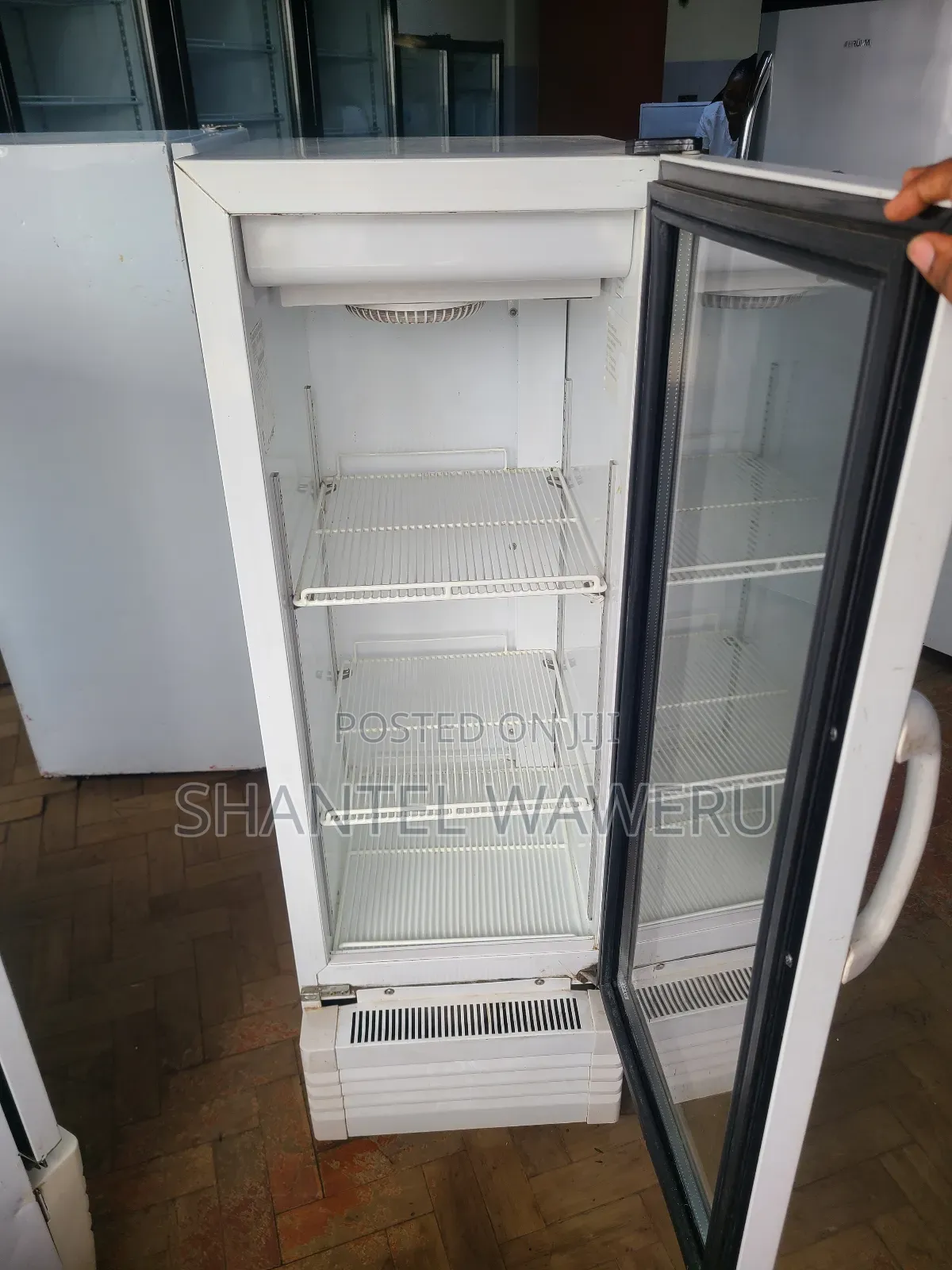Show Case Upright