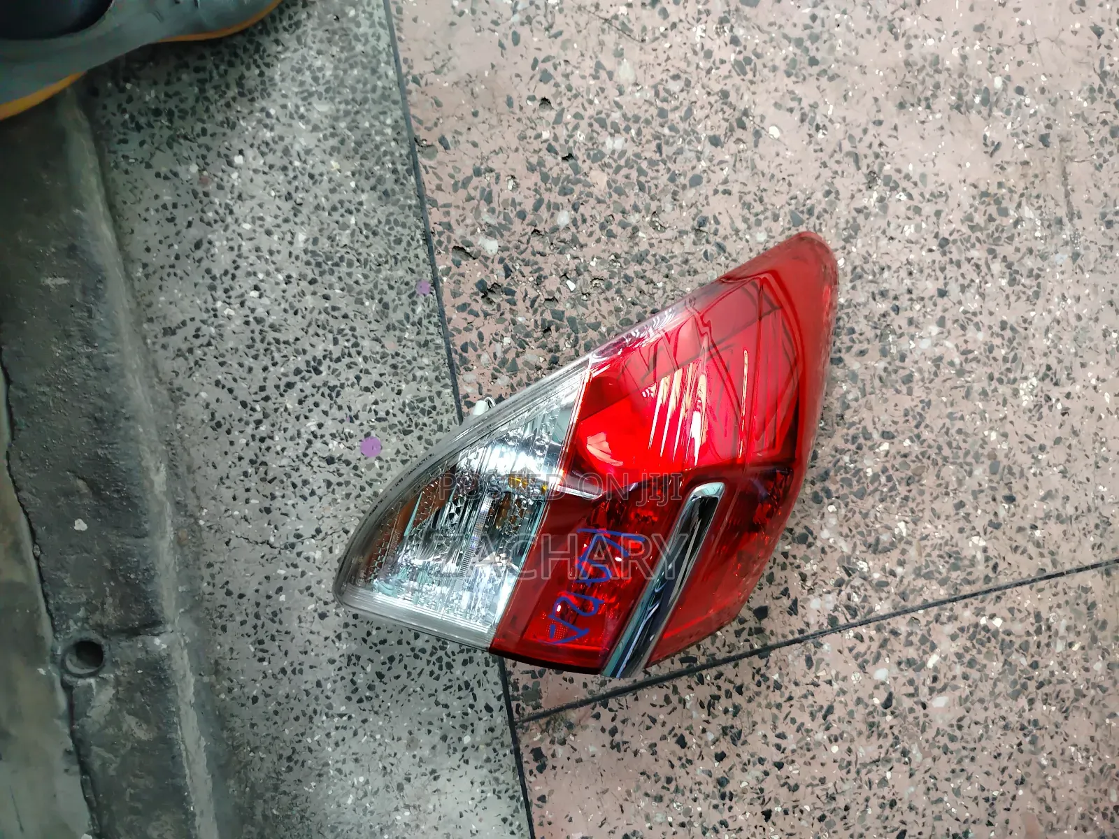 Vanguard 2012 Taillight (Chrome)