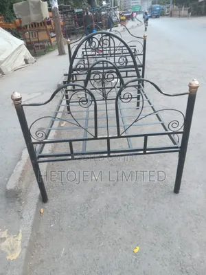 Heavy Duty/Rust Proof/Stylish Finish Metalic Beds