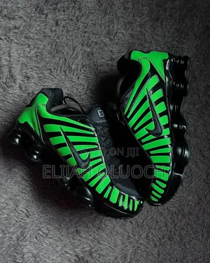 Nike Shox Thermal *Green*
Size 39________45.