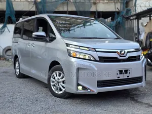 Toyota Voxy 2018 Silver