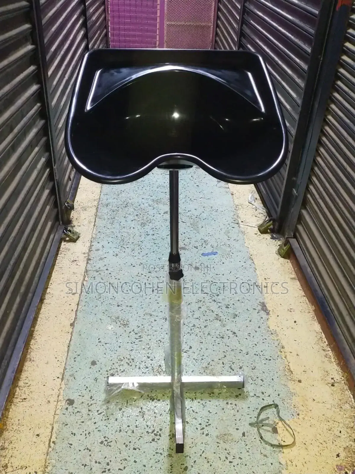 Adjustable Saloon Sink With Basin and Stand