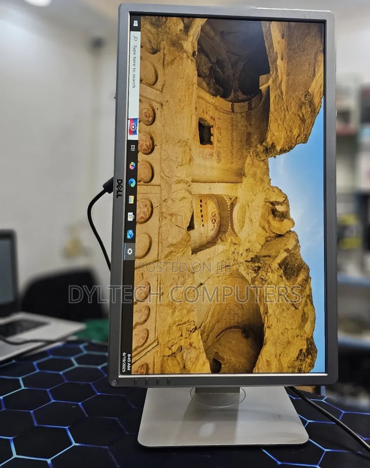 Dell 24 Inches With an Hdmi Port Full Hd Display