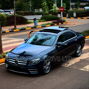 Mercedes-Benz E200 2018 Blue