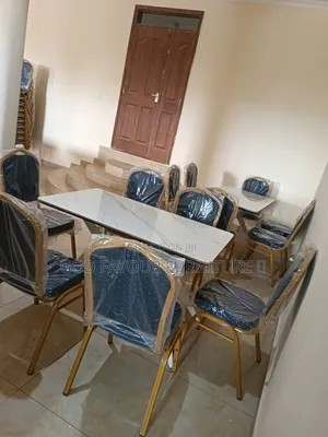 Elegant White Dining Table/Hotel Table With 6 Comfy Chairs