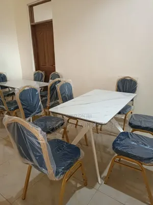 Vintage Dining Table/Hotel Table Plus 6 Comfy Chairs Kvc4