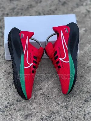 Nike Air Zoom Pegasus 38) Runners Sneakers