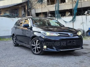Toyota Corolla Fielder 1.5 Hybrid FWD 2018 Green