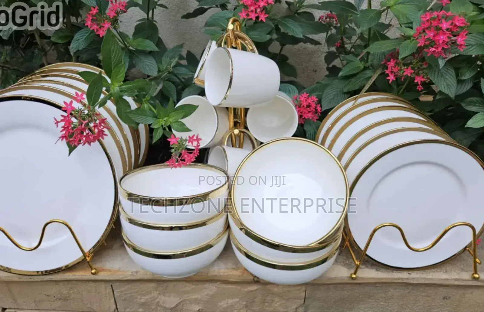 *White 24 Pieces Gold Rimmed Trendy Dinner Sets*.,