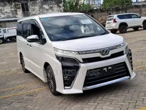 Toyota Voxy 2018 White