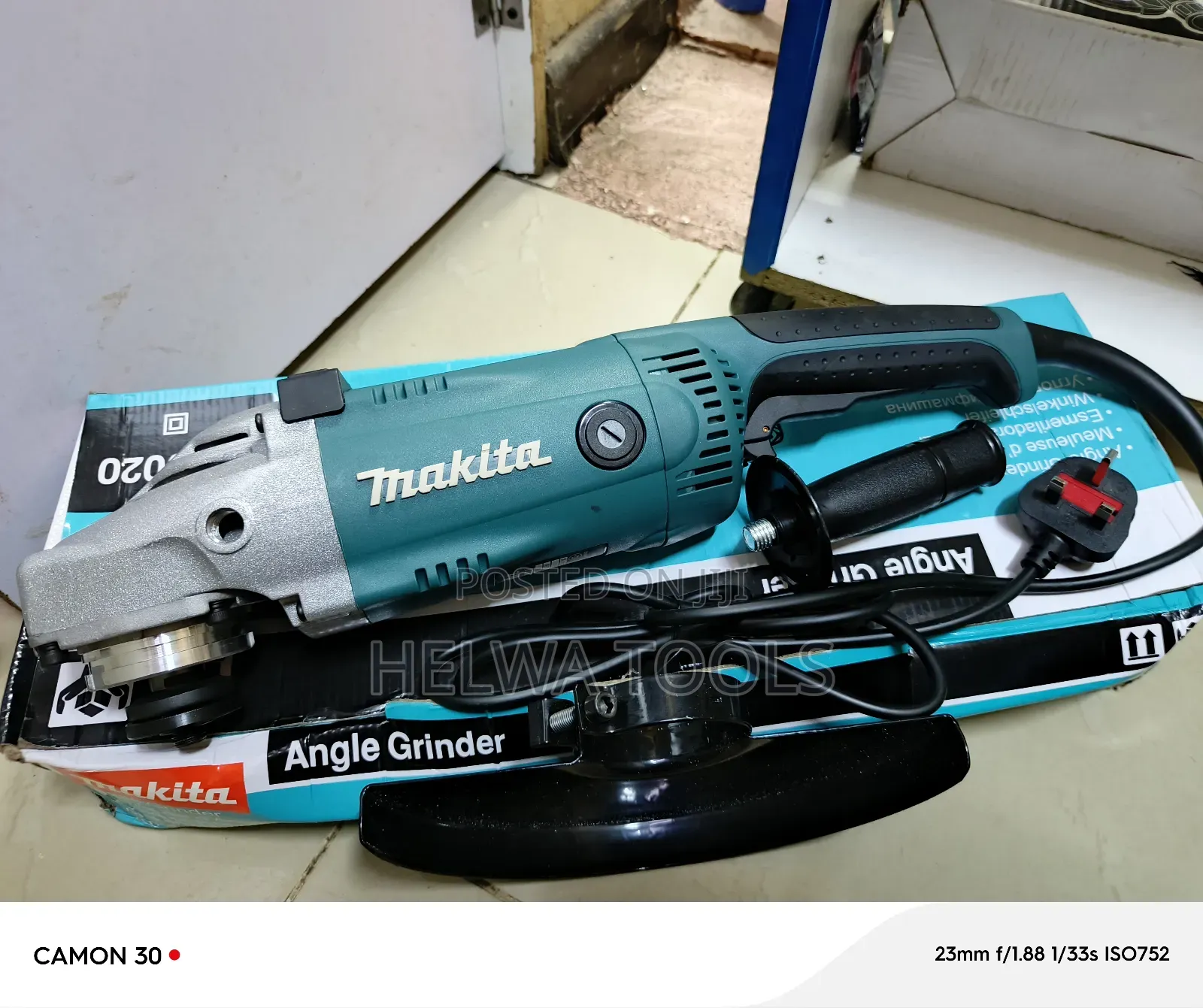 9" Makita Angle Grinder 9"