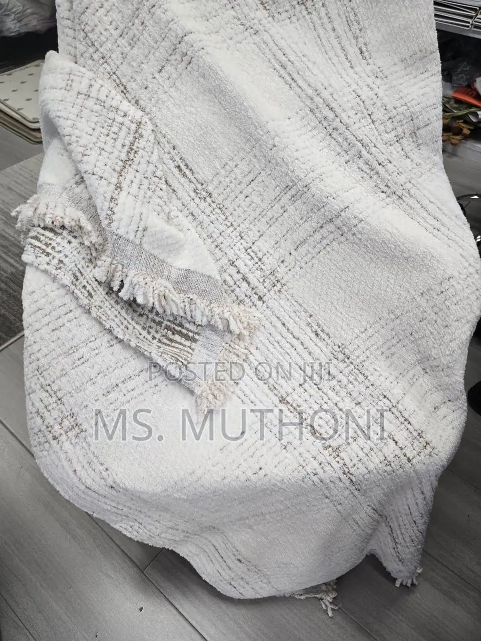 *Premium Quality Minimalist Throw Blankets*
