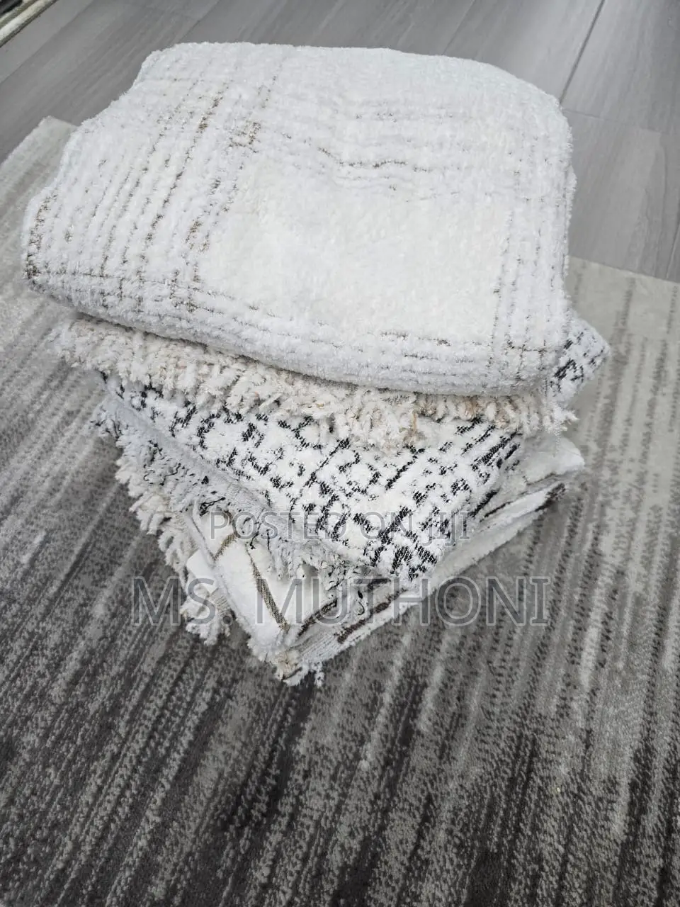 *Premium Quality Minimalist Throw Blankets*