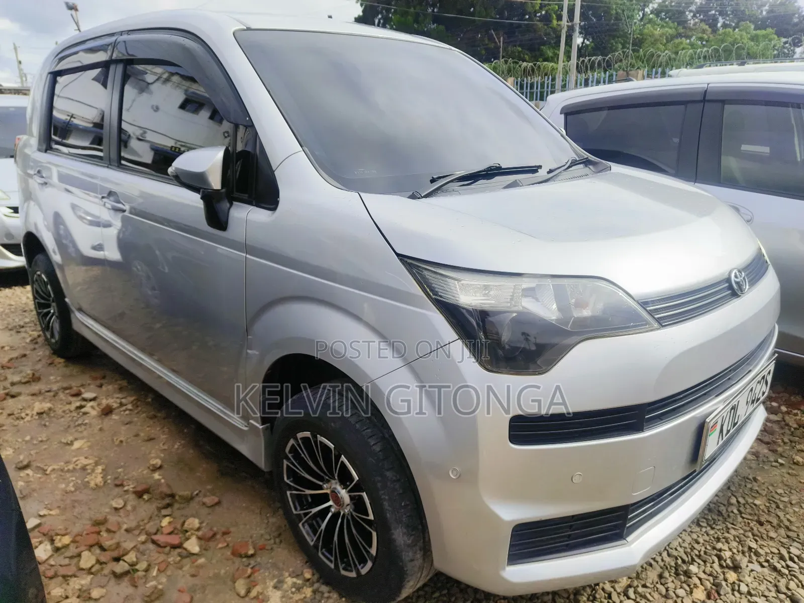Toyota Spade 2016 Silver