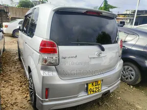 Toyota Spade 2016 Silver