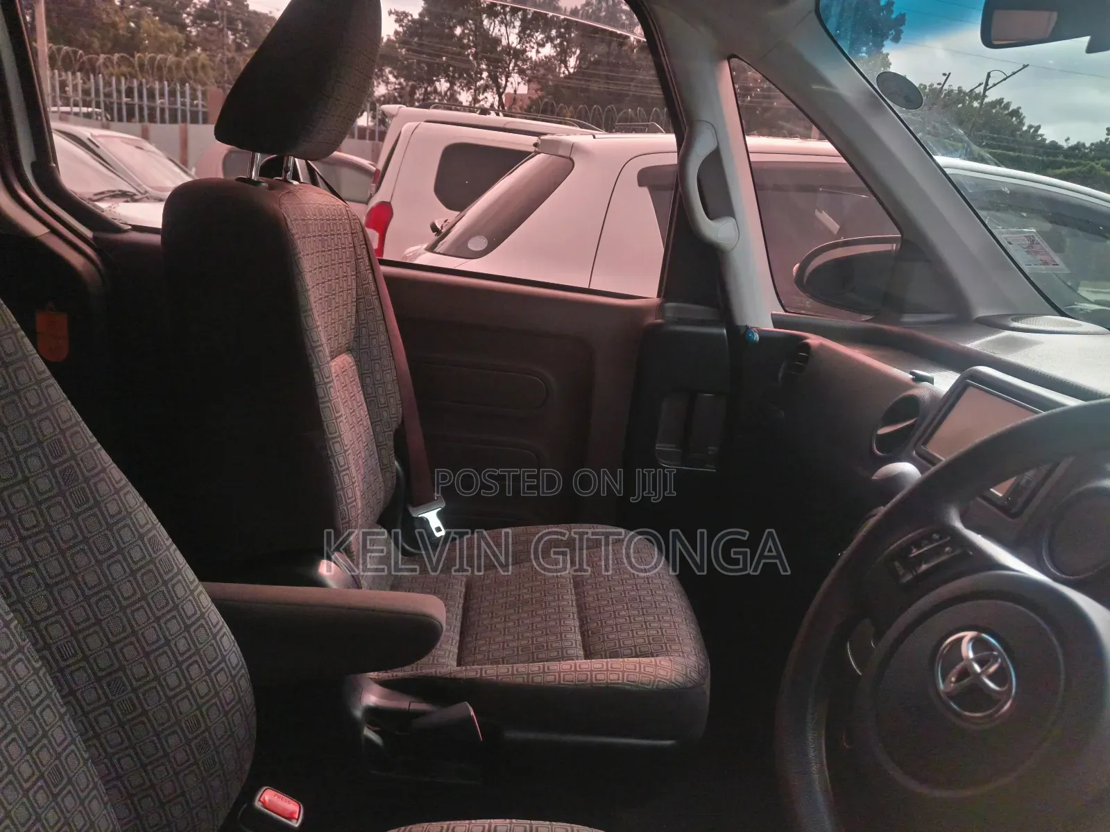 Toyota Spade 2016 Silver
