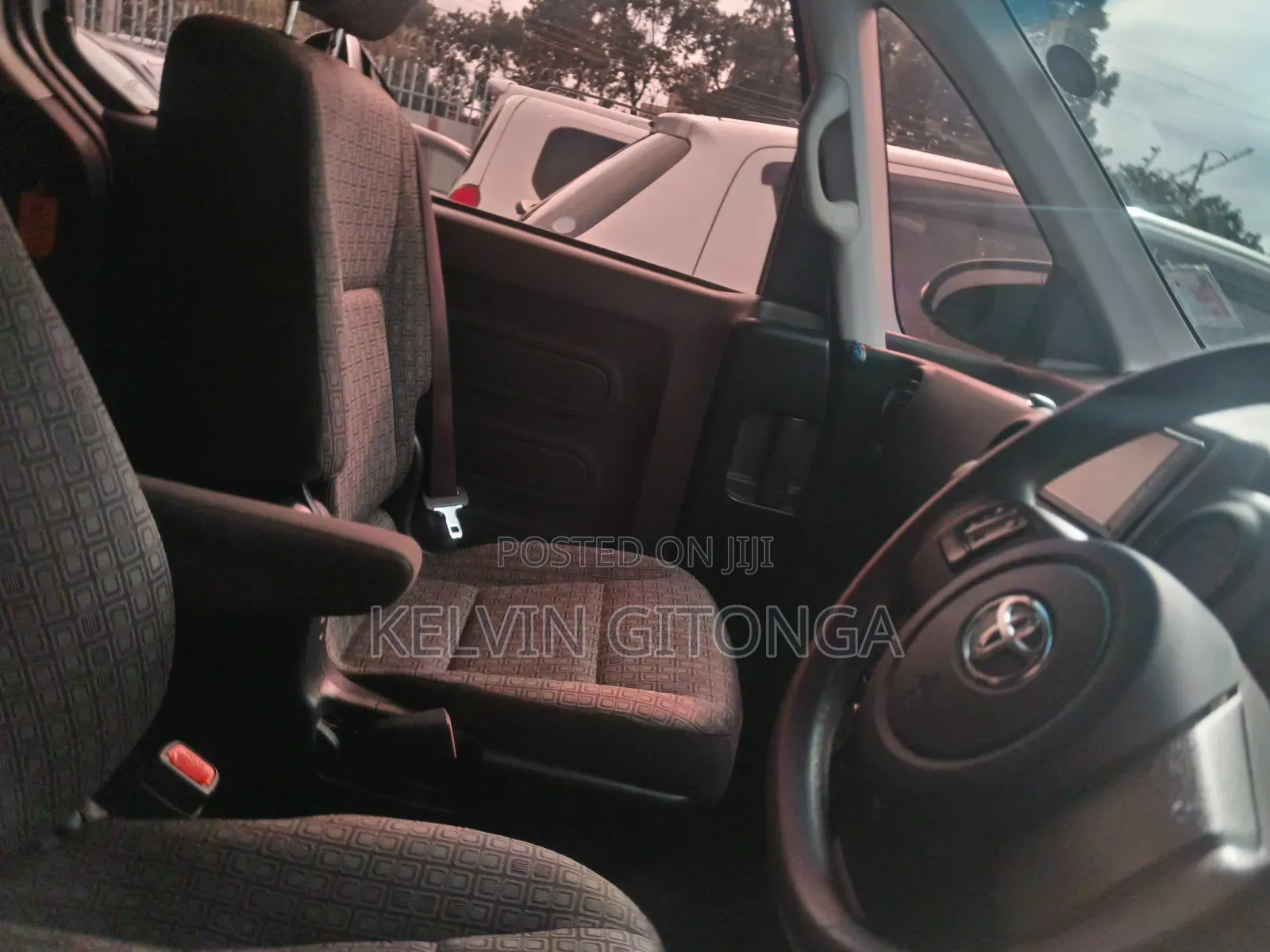 Toyota Spade 2016 Silver