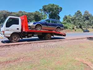 Reliable Flatbed and Towing Truck Vehicle Breakdown