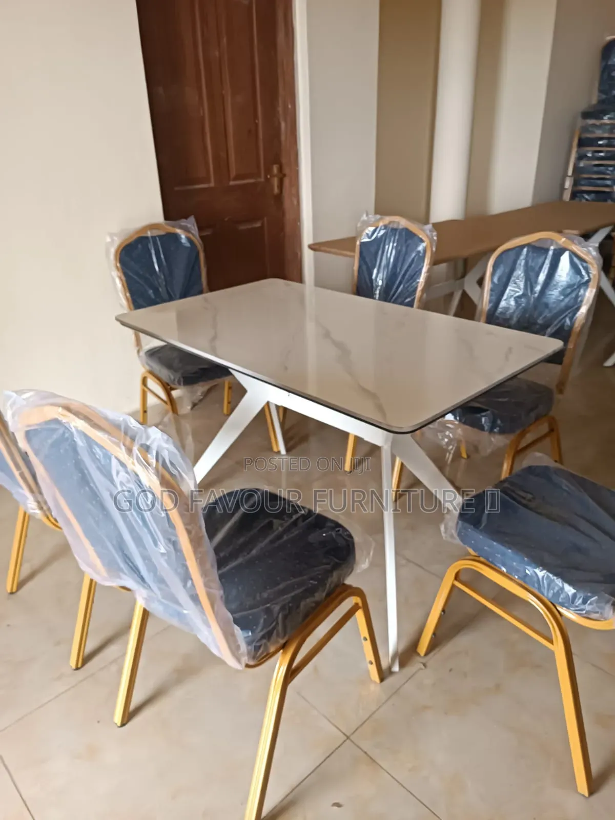 Vintage Dining/Hotel Table Plus Comfy Stackable 6 Chairs Aj6
