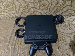 Slim and Cables (Ps4)+ 1 Pad