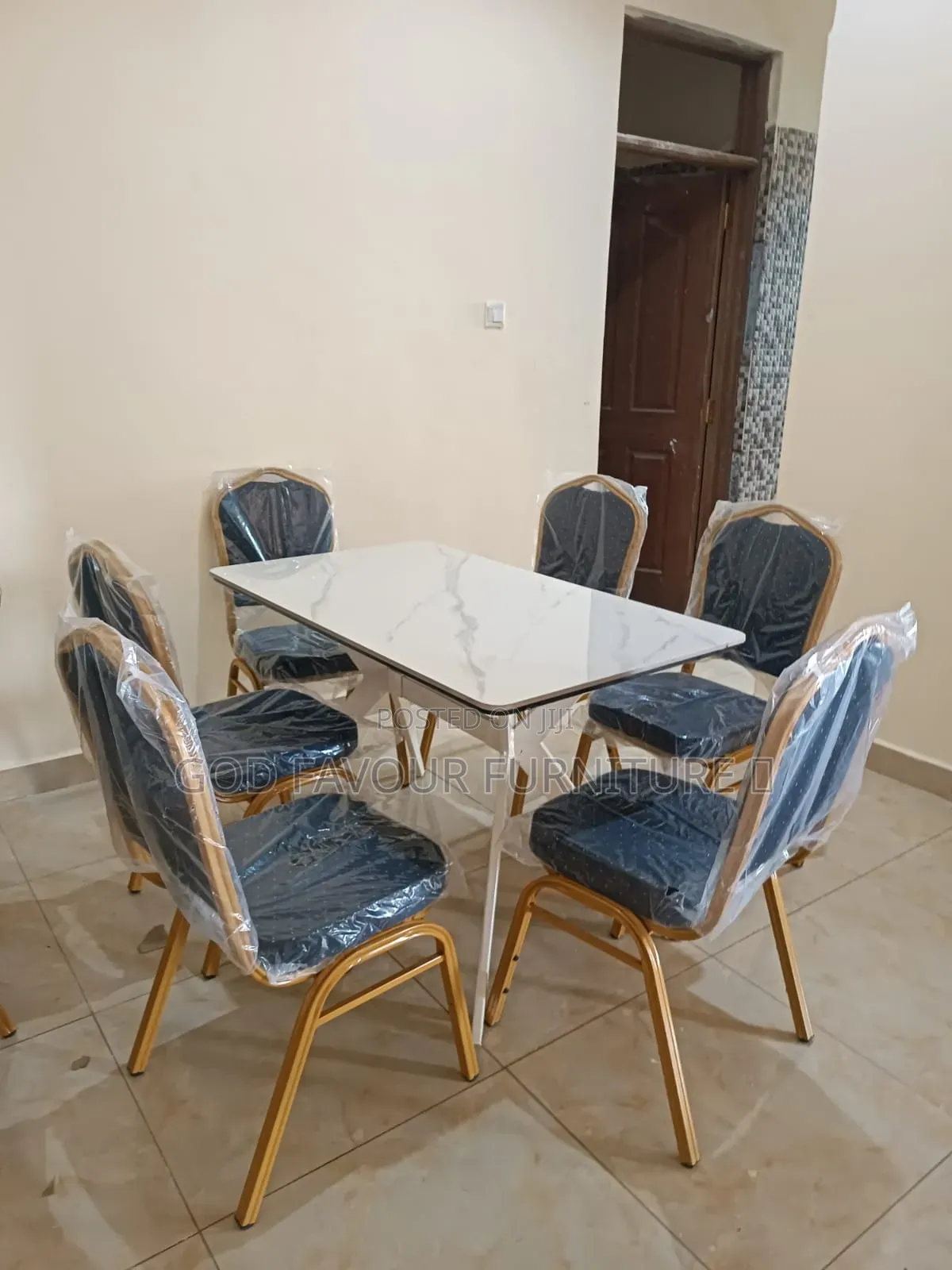 Unique Modern Dining/Hotel Table White Plus 6 Comfy Chairs 8