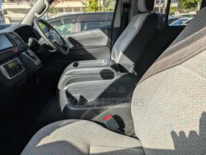 Toyota HiAce 2018 Blue
