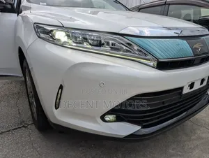 Toyota Harrier 2.0 2018 White