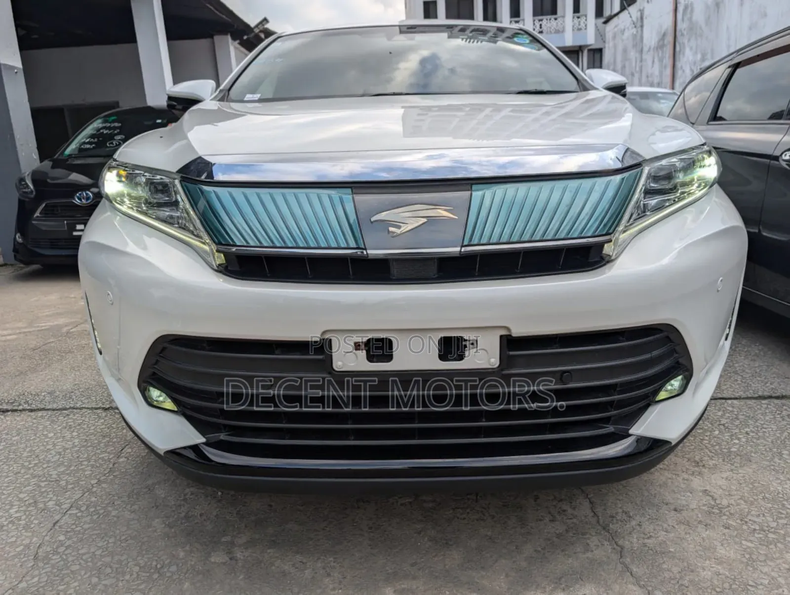 Toyota Harrier 2.0 2018 White