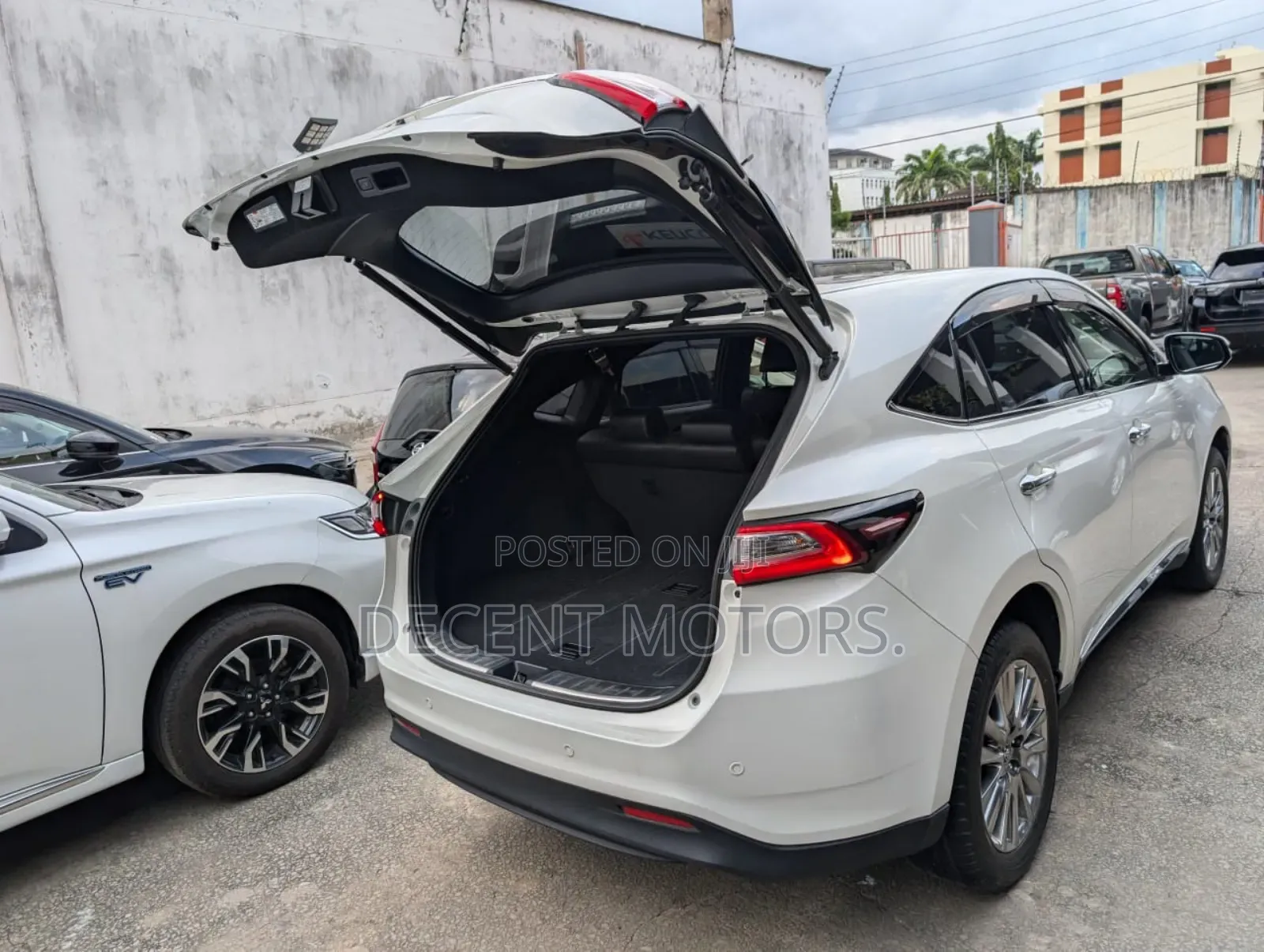 Toyota Harrier 2.0 2018 White