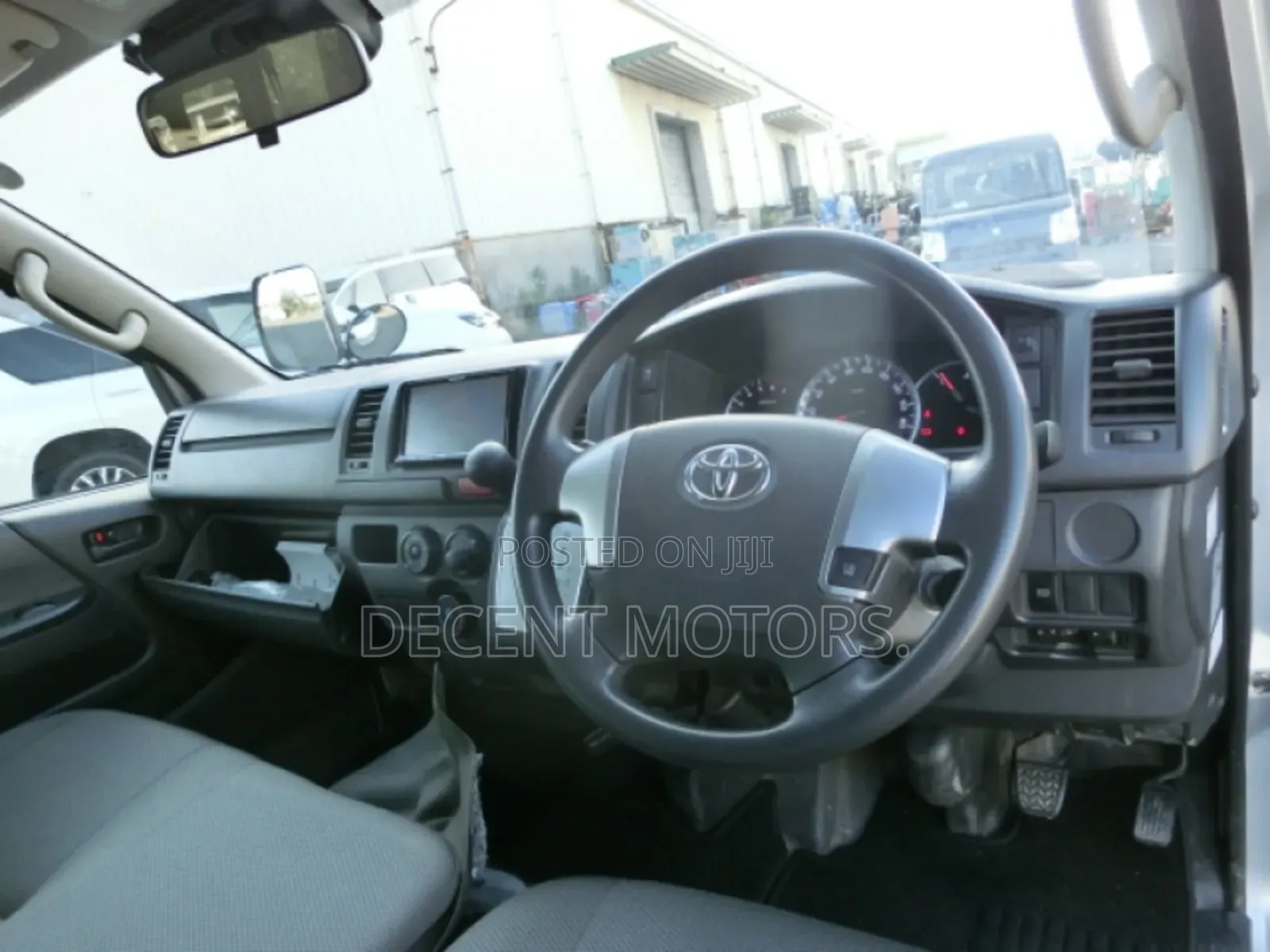 Toyota HiAce 2018 Silver