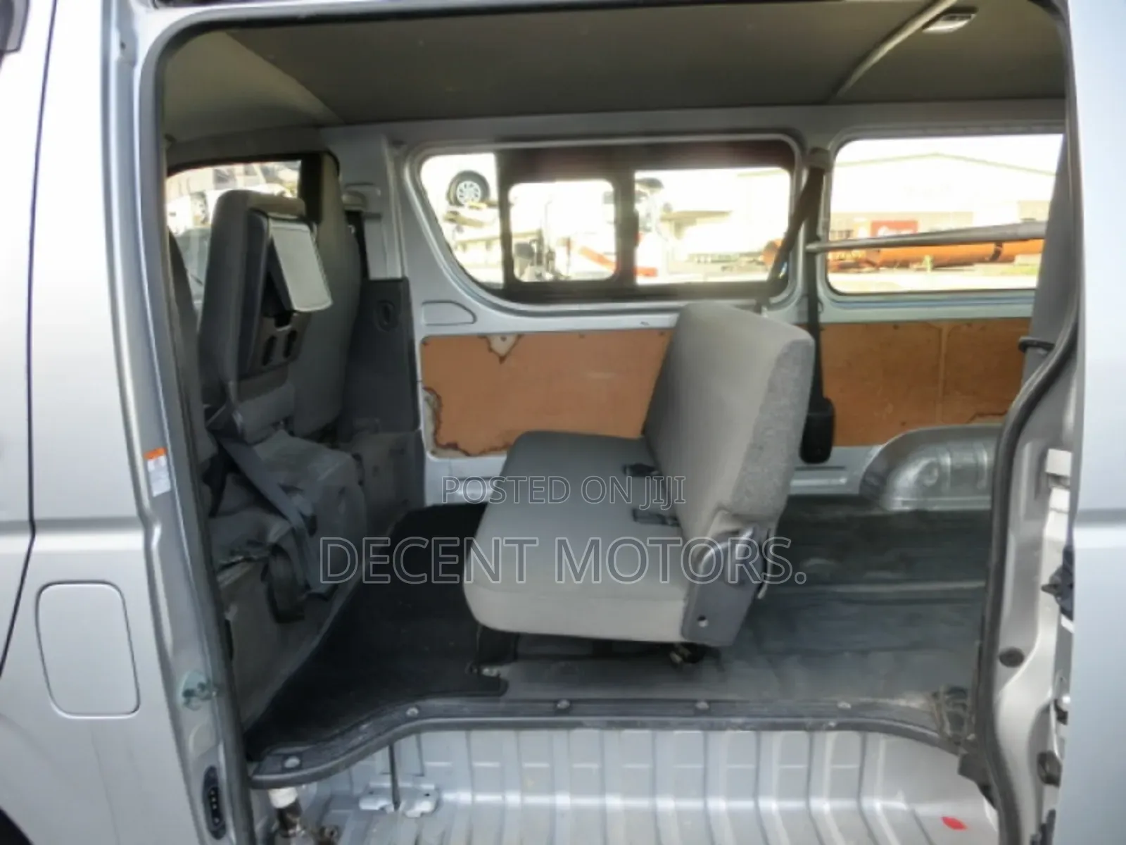 Toyota HiAce 2018 Silver