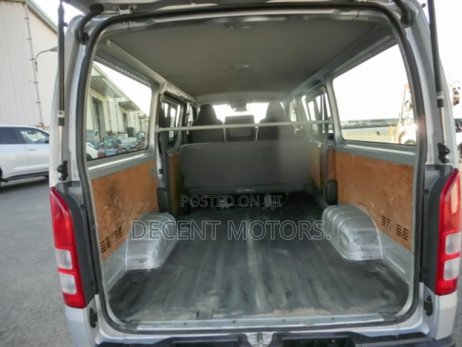 Toyota HiAce 2018 Silver
