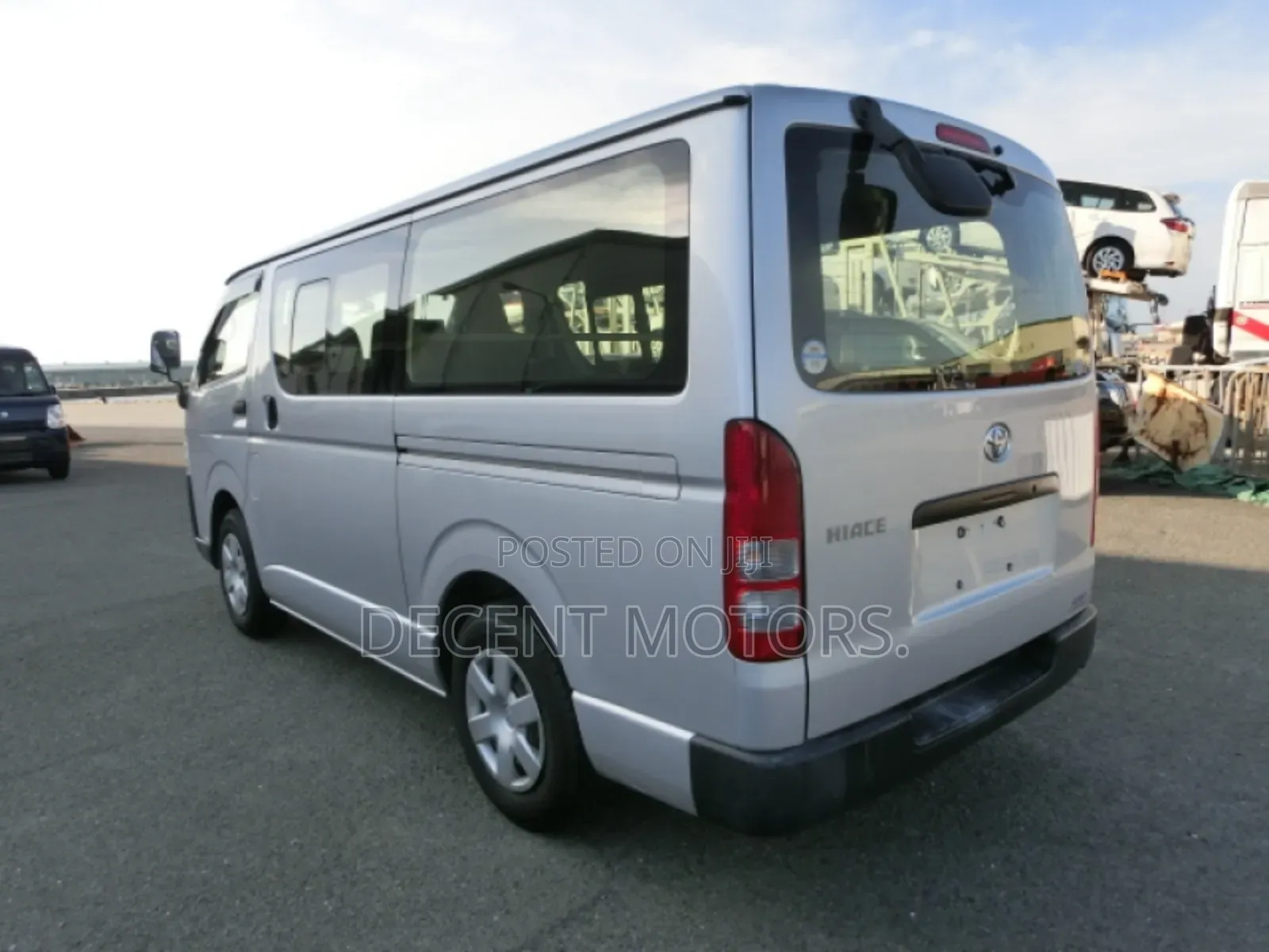Toyota HiAce 2018 Silver