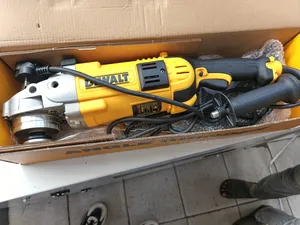 Dewalt 9-Inch Heavy-Duty Electric Angle Grinder (2600 Watts)