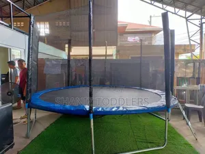 Indoor / Outdoor 12ft Trampoline With Ladder