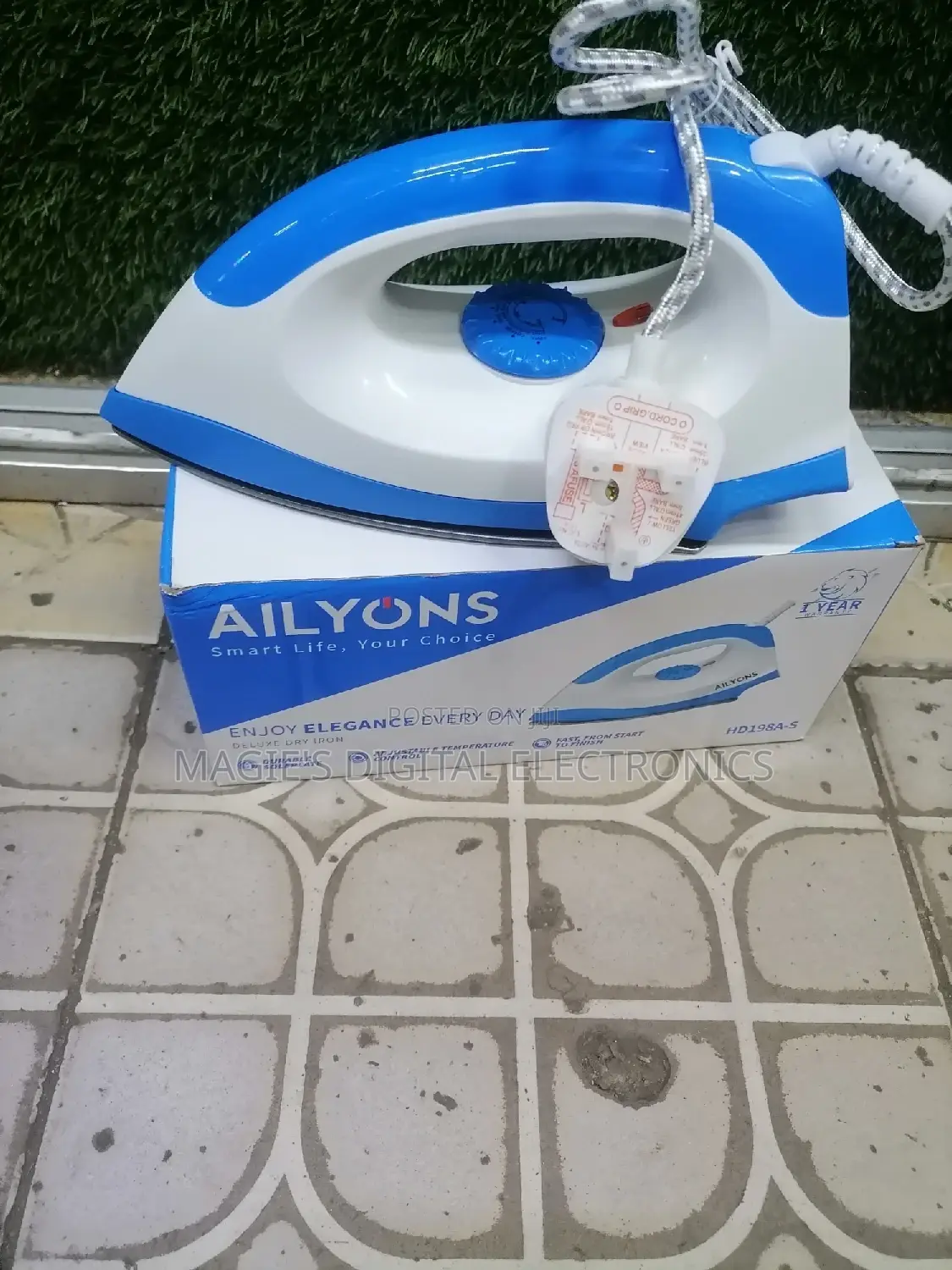 Well Performing 1000w Ailyons Iron Box