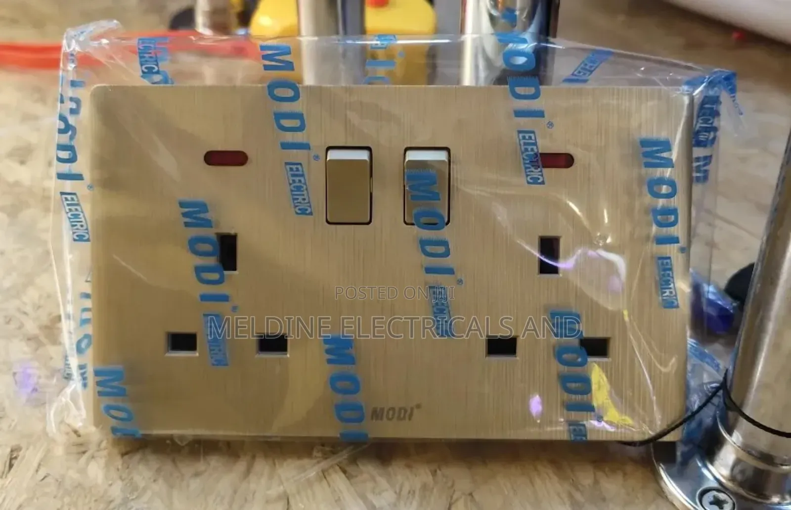 Gold Twin Socket 13a