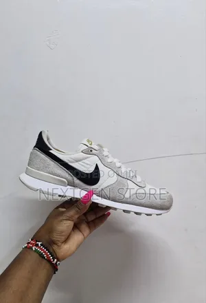 Nike Internationalist Sneakers
