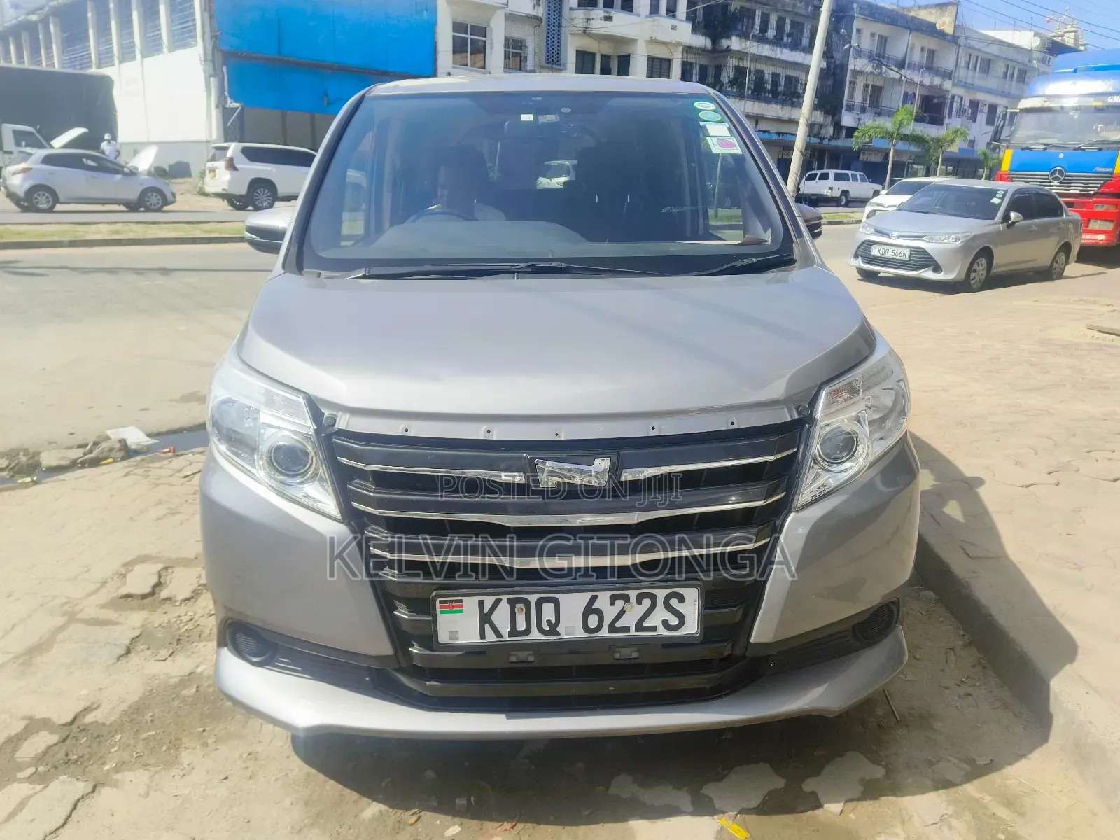 Toyota Noah 2017 Silver