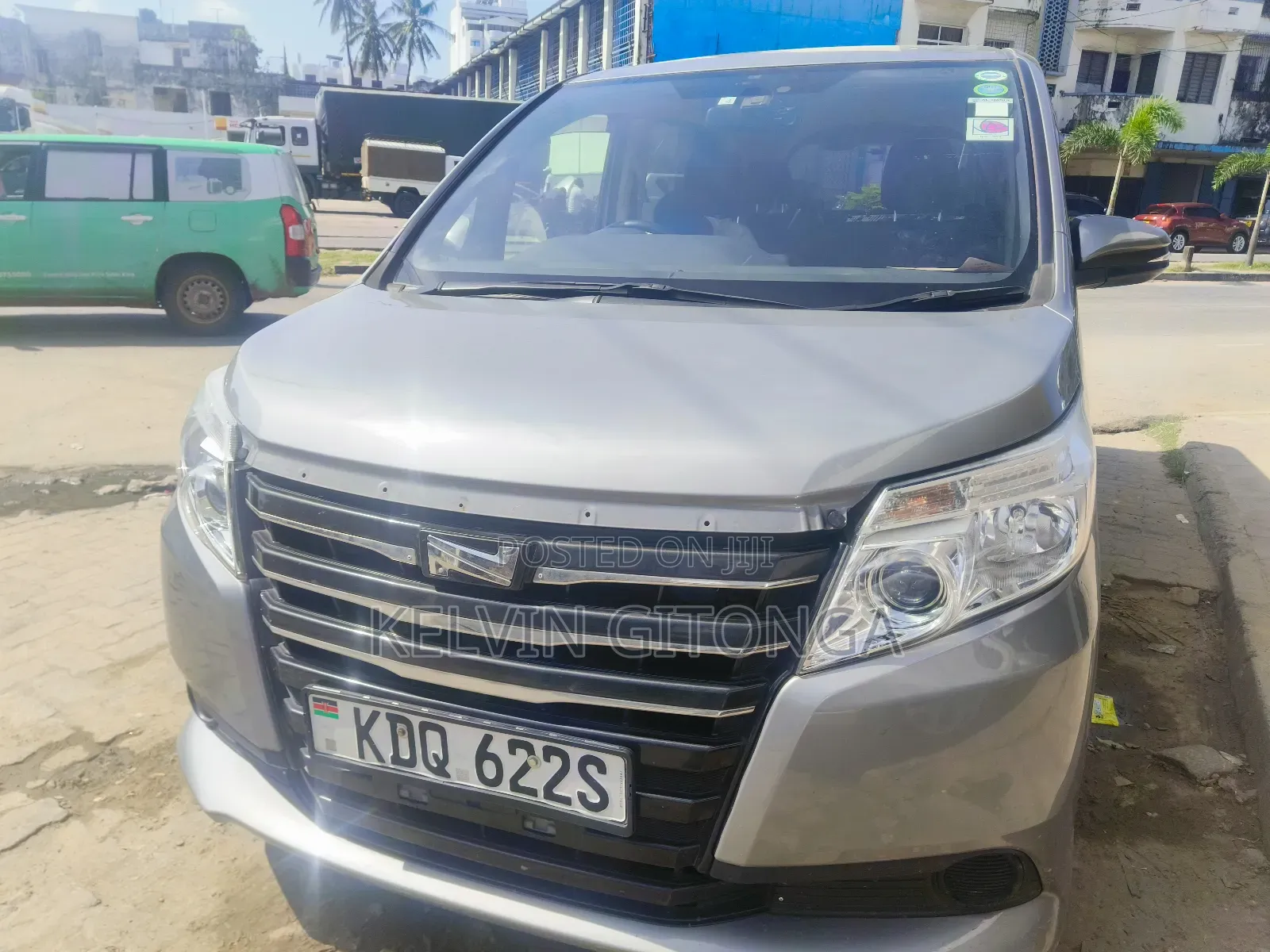 Toyota Noah 2017 Silver