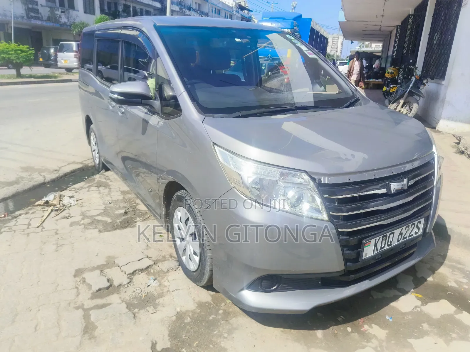 Toyota Noah 2017 Silver