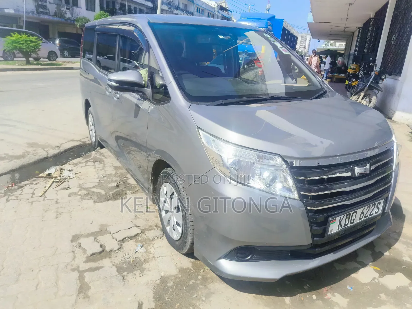 Toyota Noah 2017 Silver